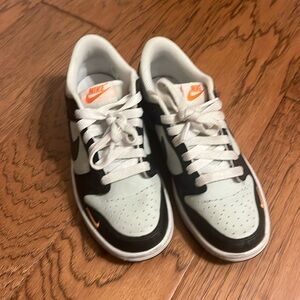 Low top Nike shoes, size 4 youth
